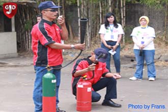 Pelatihan penggunaan APAR PT Jovita